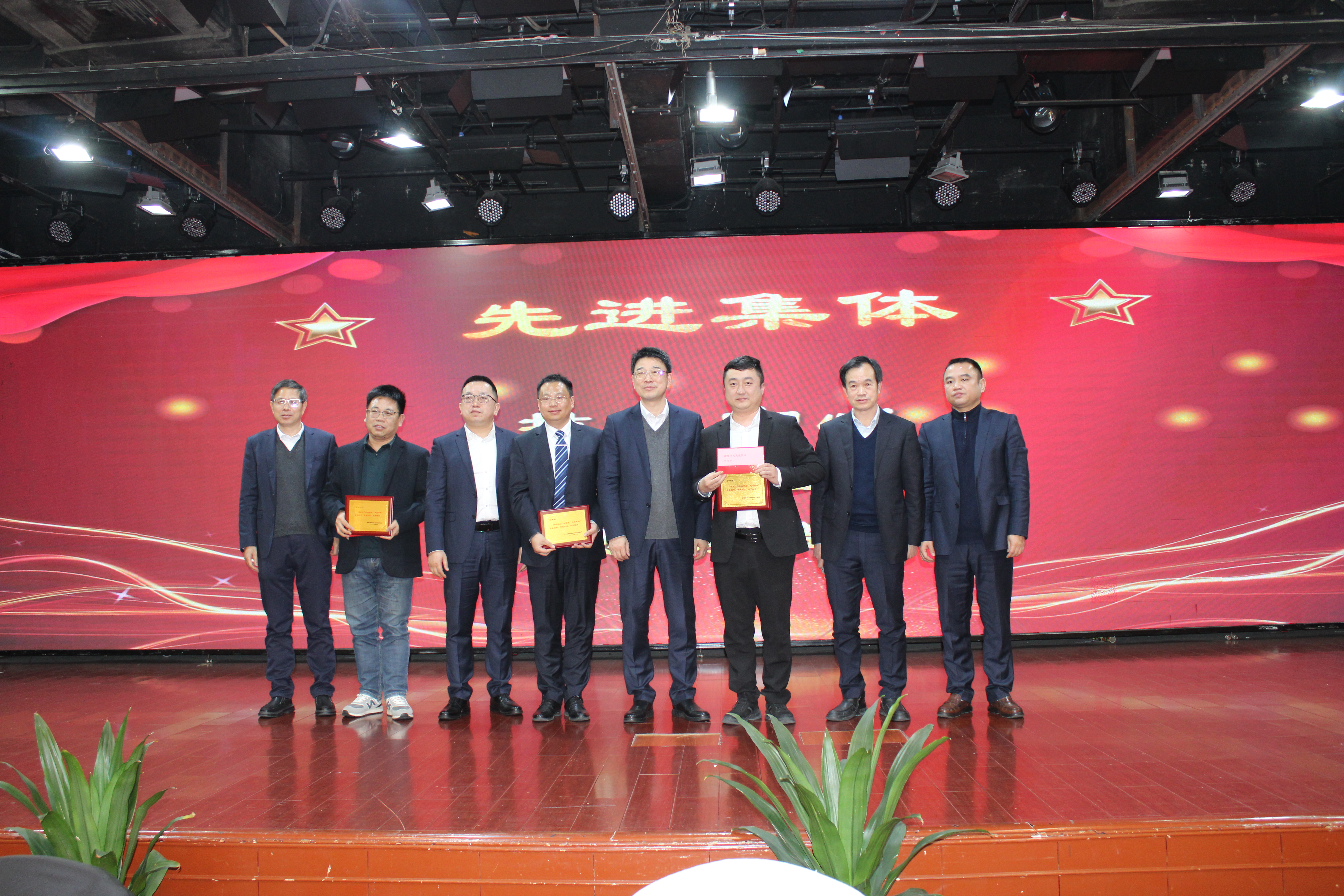 先進集體1.jpg